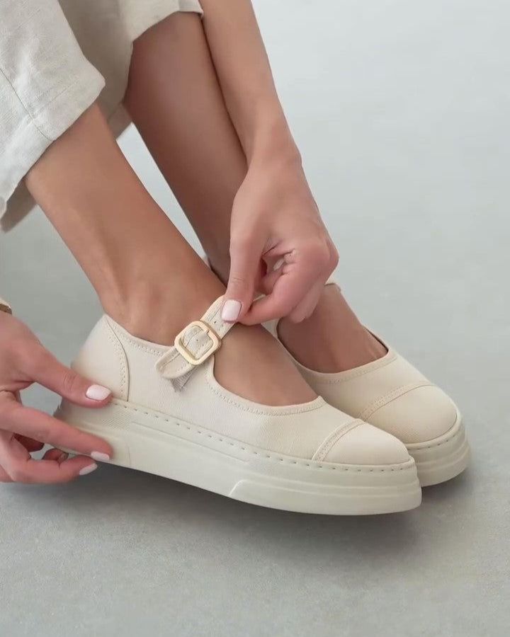 Thick-soled slip-on casual shoes