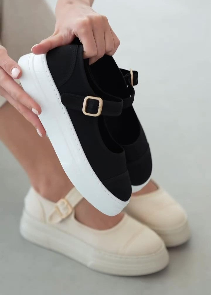 Thick-soled slip-on casual shoes