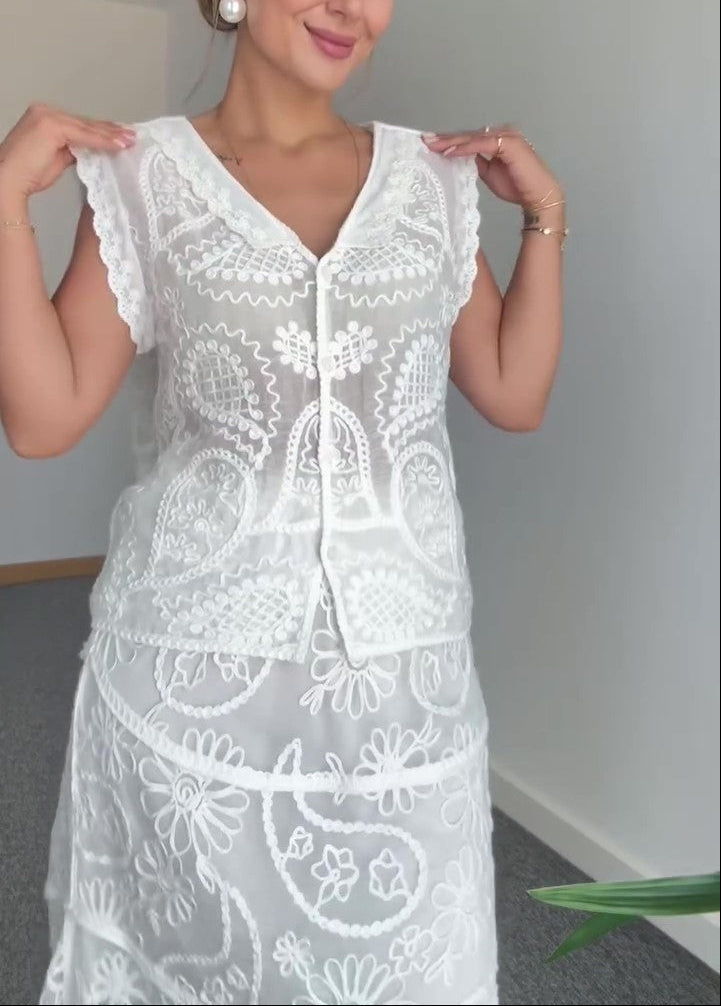 Sleeveless Embroidered Two-piece Suit