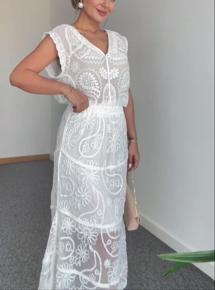 Sleeveless Embroidered Two-piece Suit