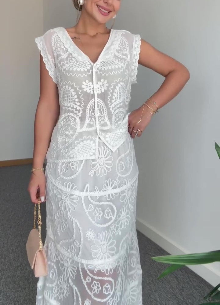 Sleeveless Embroidered Two-piece Suit