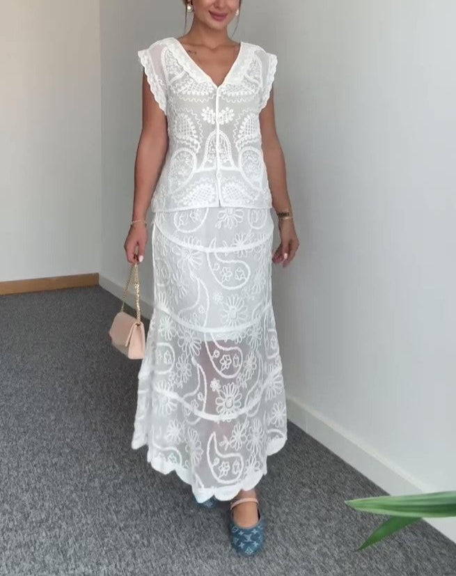 Sleeveless Embroidered Two-piece Suit