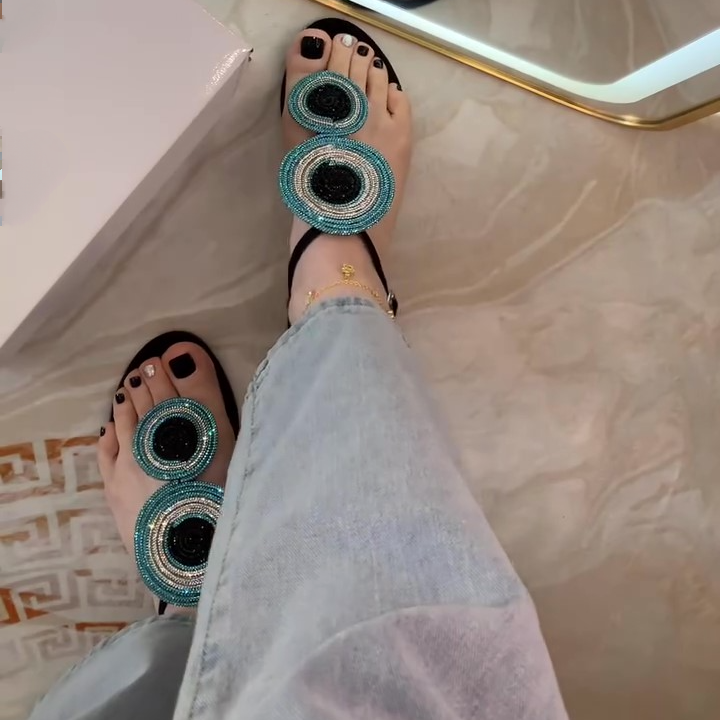 High Sense Fashion Rhinestone Flat Slippers