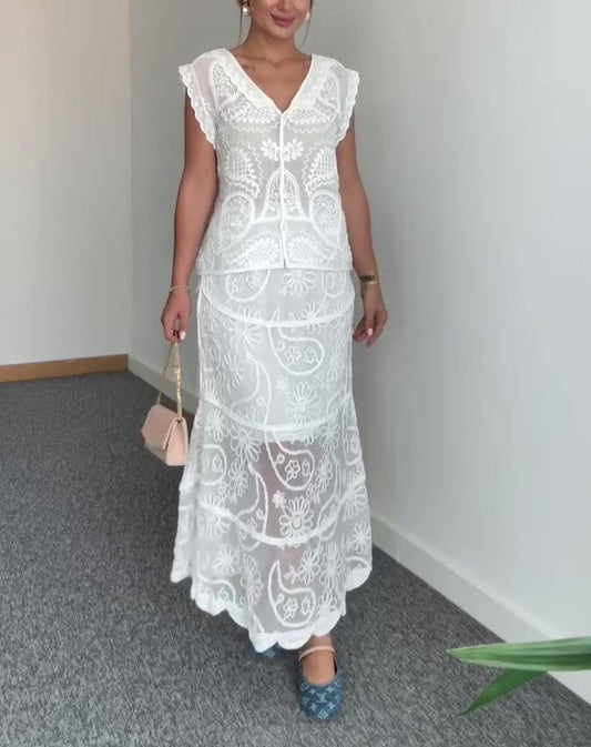 Sleeveless Embroidered Two-piece Suit